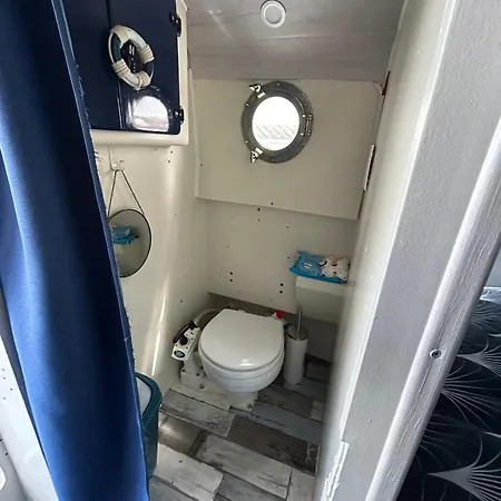 Bateau Albacore بوتيل *