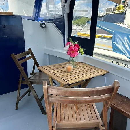Botel Bateau Albacore *