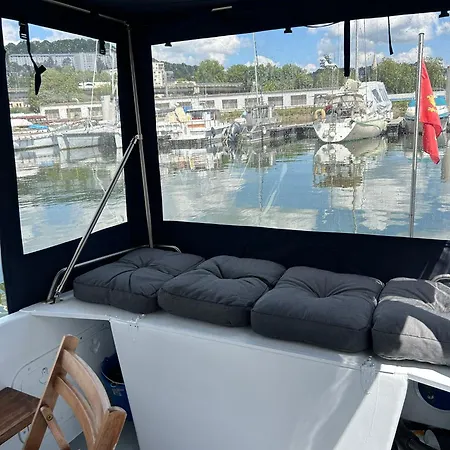Bateau Albacore بوتيل *